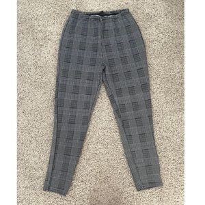 Shein plaid capris in size M(6)